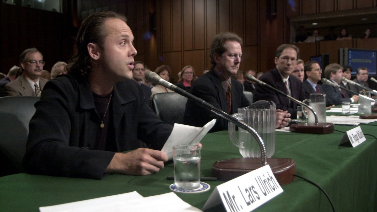 Napster обвинялся в пиратстве и нарушении авторских прав